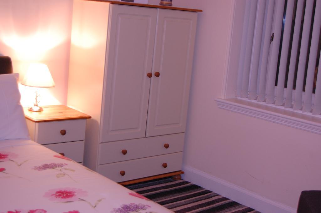 Dawn Break Bed and Breakfast Largs Δωμάτιο φωτογραφία